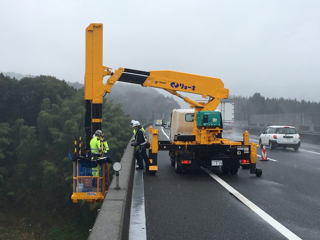 山陽自動車道 岩国IC～山口南IC間橋梁上部工はく落対策工事 (3)　平成30年5月